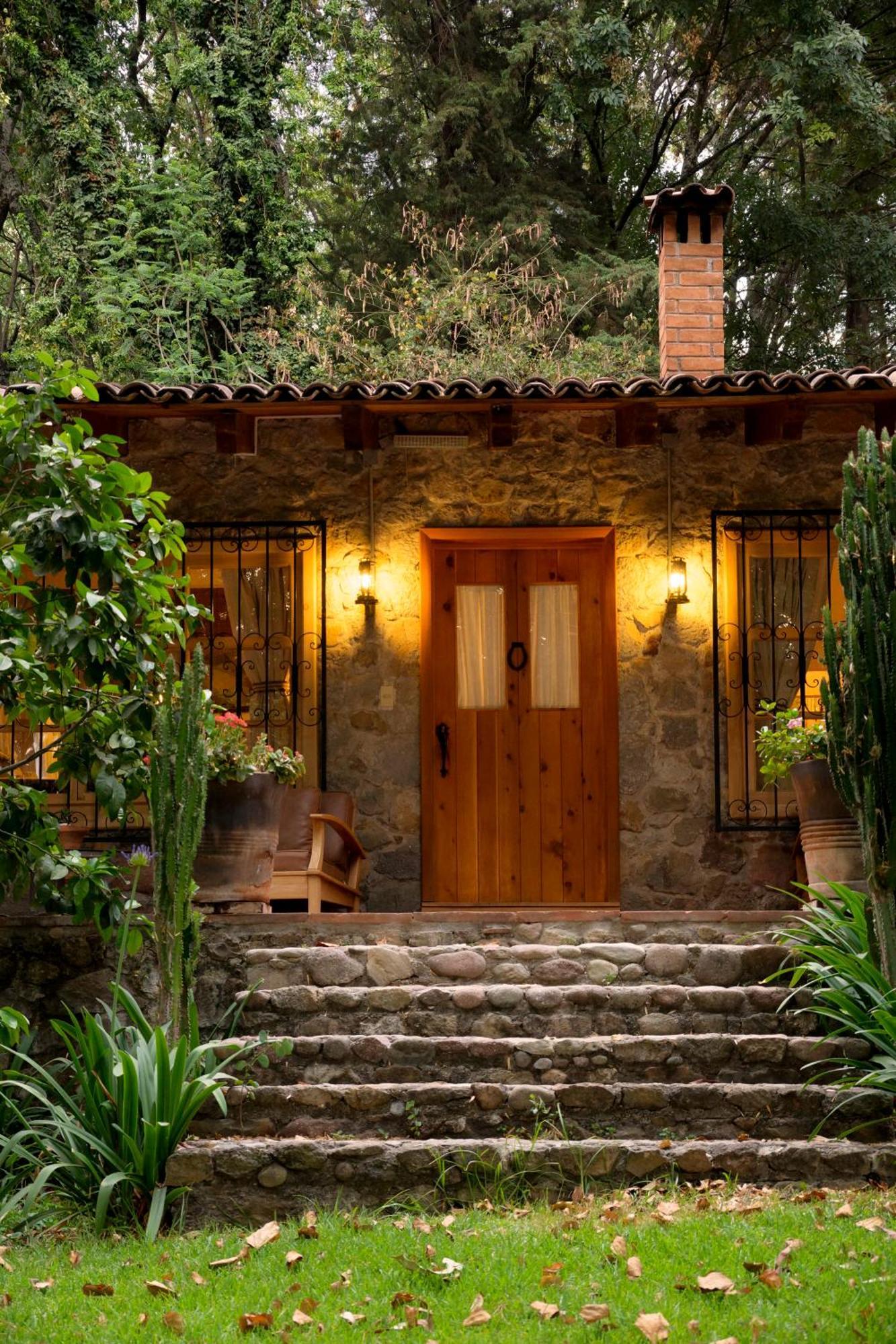 Hotel Rancho San Cayetano Ситакуаро Экстерьер фото