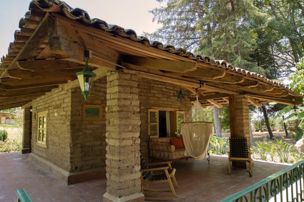 Hotel Rancho San Cayetano Ситакуаро Экстерьер фото
