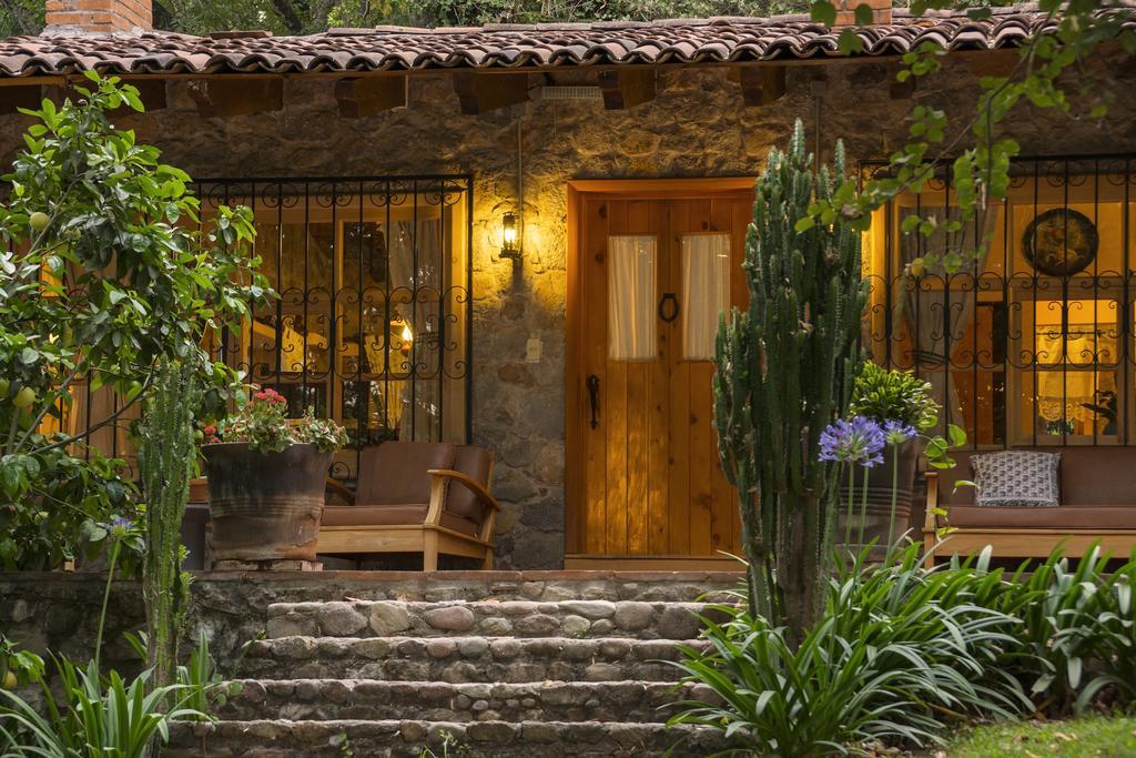 Hotel Rancho San Cayetano Ситакуаро Экстерьер фото